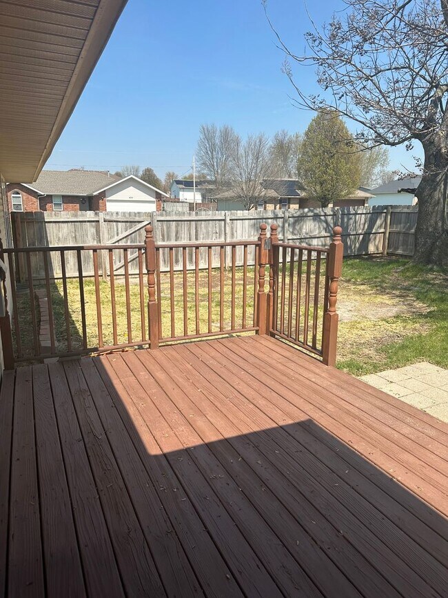 Building Photo - Beautiful Brick Home in Willard!