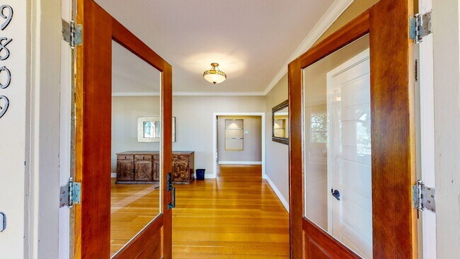 Building Photo - Experience true Wine Country Luxury living...
