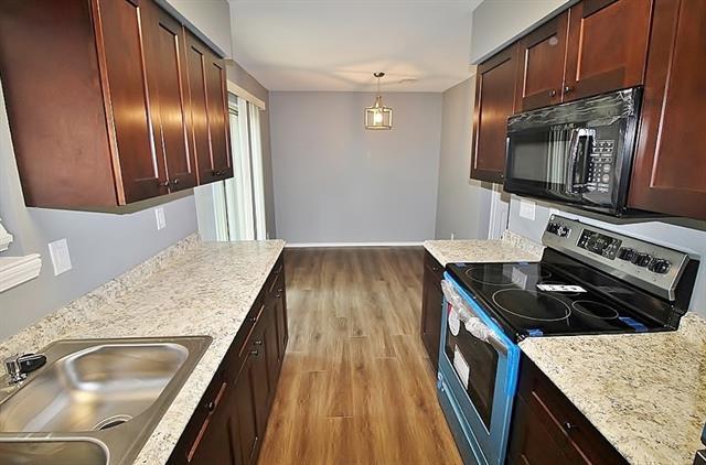 Building Photo - 921 Cedar Terrace