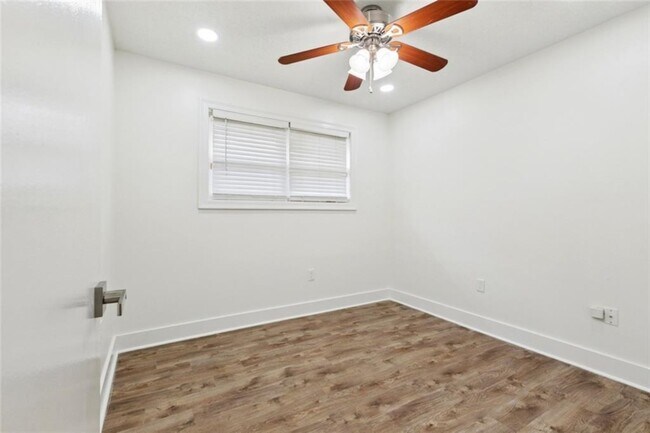 Building Photo - Kent Avenue