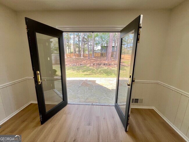 Building Photo - 2907 Clearbrook Dr