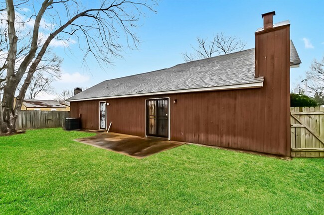 Building Photo - 3869 Caravel Dr