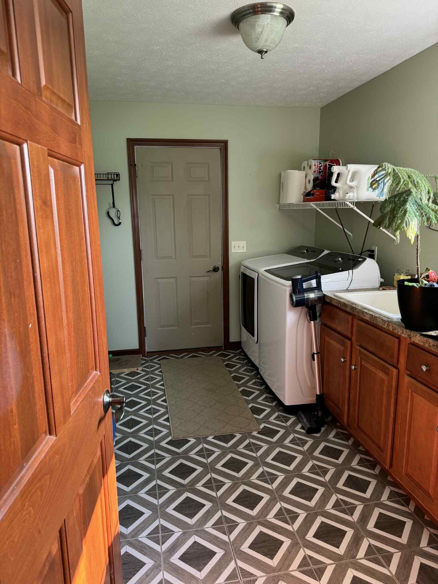 Building Photo - 4 Compass Point Ct