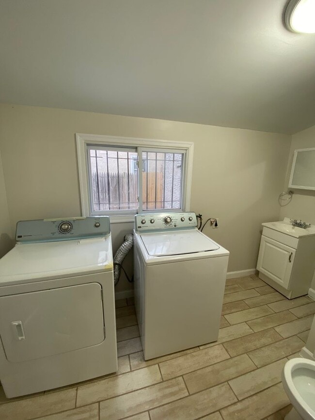 Building Photo - 3B1.5B Row House Available NOW in Fishtown