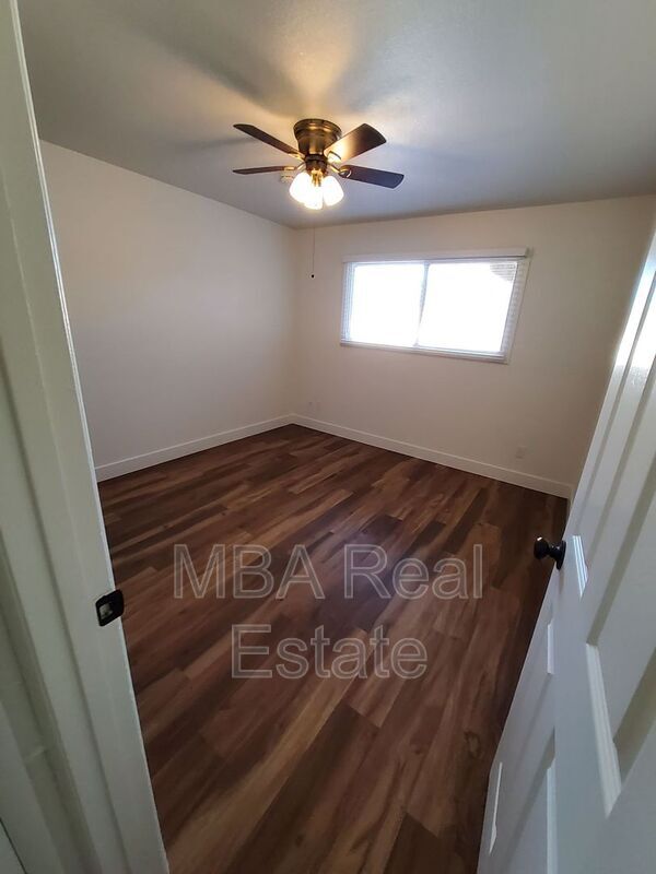 Building Photo - 1444 W Huntington Dr