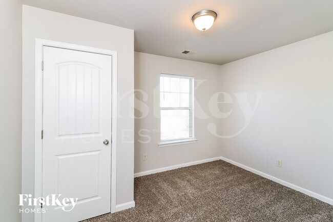 Building Photo - 466 Grenier Terrace NE