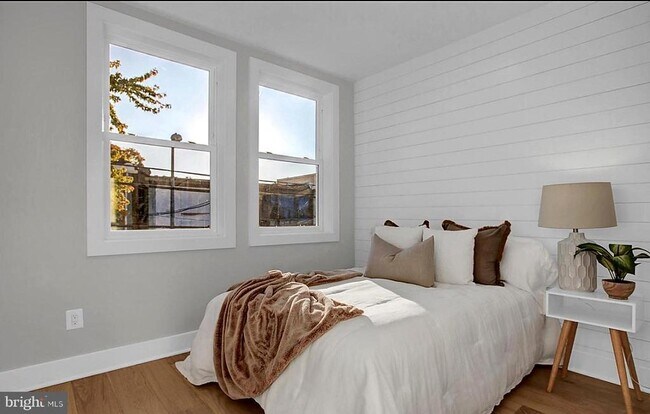 Building Photo - 1137 Owen Pl NE