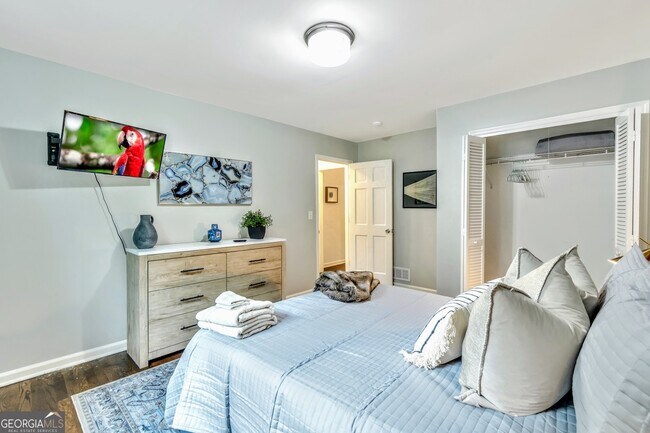 Building Photo - 1897 Mt Vernon Rd