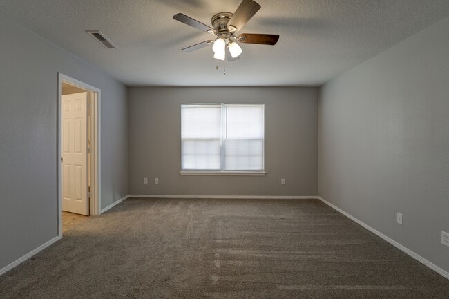 Building Photo - 324 Grant Springs Dr