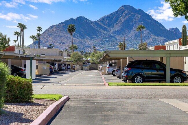 Building Photo - Scottsdale Townhome Now Available!