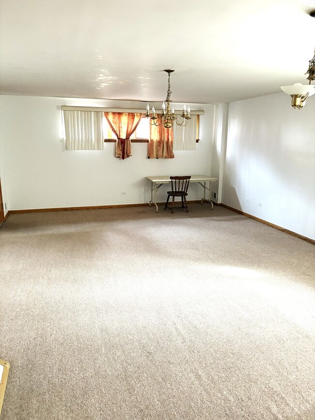 Building Photo - 463 W 23rd Pl