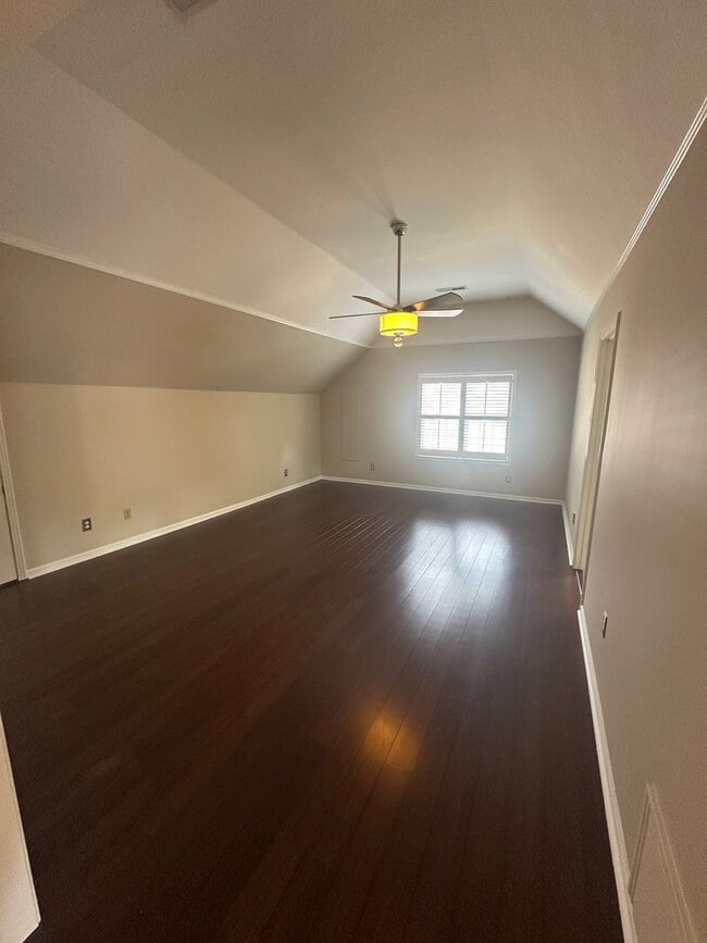 Building Photo - 4BD/3.5BA Germantown Charmer!