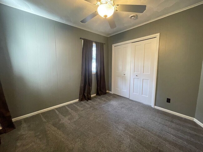 Building Photo - Three Bedroom Home in Gobles