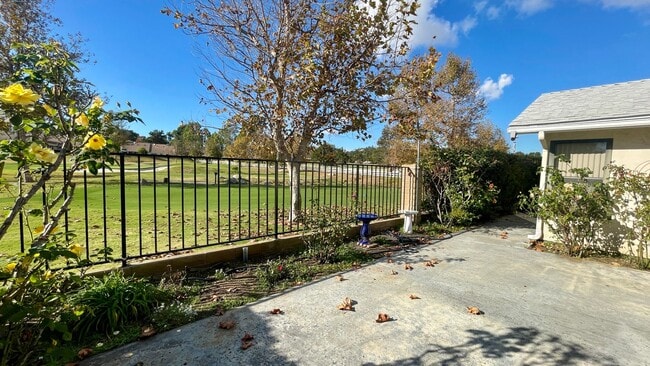 Building Photo - Exceptional 3 Bdrm, 2 Ba, Single Story Hom...