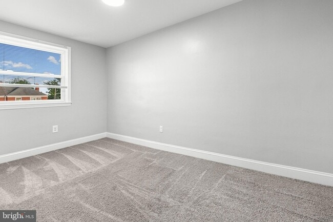Building Photo - 2203 Redthorn Rd