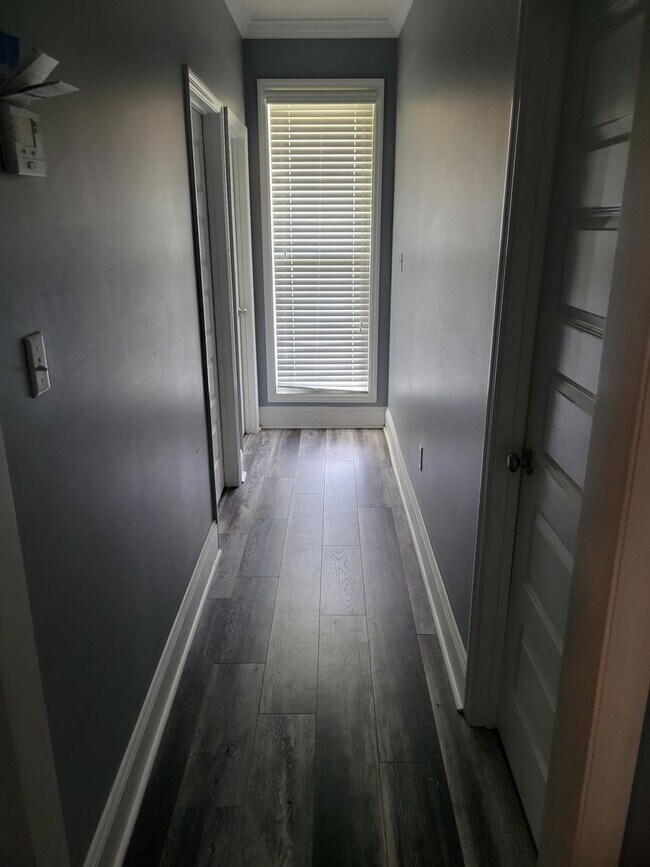 Building Photo - Modern 4BR Home with Screened Porch, Granite Kitchen & Fenced Backyard