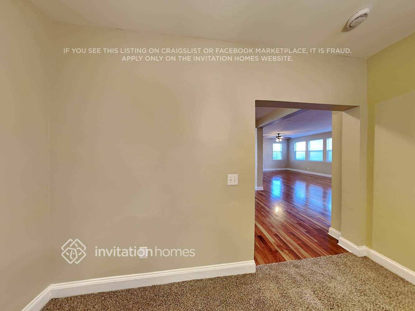 Building Photo - 380 Roseglen Dr NW