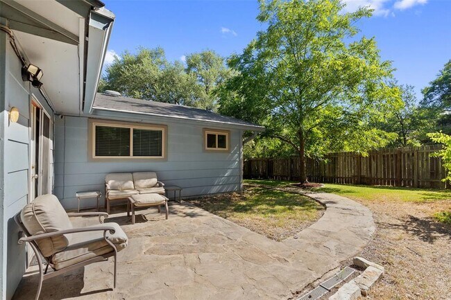 Building Photo - 2301 Barton Hills Dr