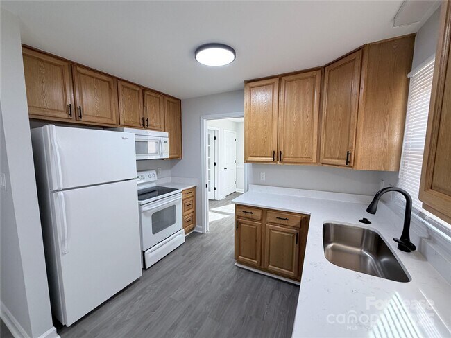 Building Photo - 6207 Eagle Peak Dr