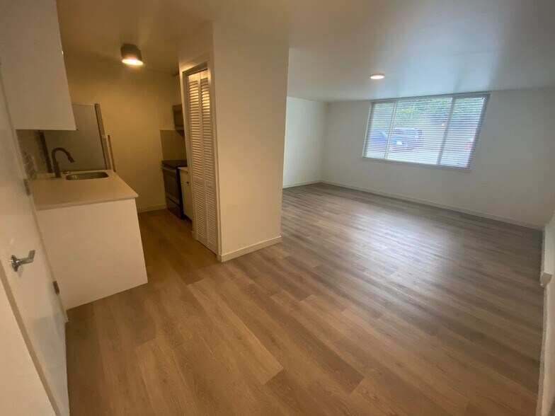 Interior Photo - Val Anne