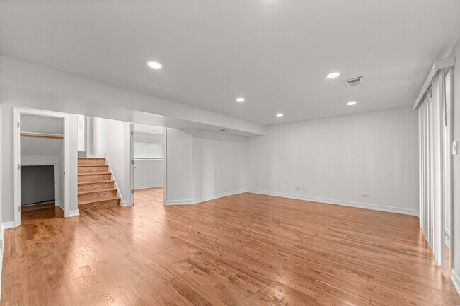 Building Photo - 15954 Ozark Ave