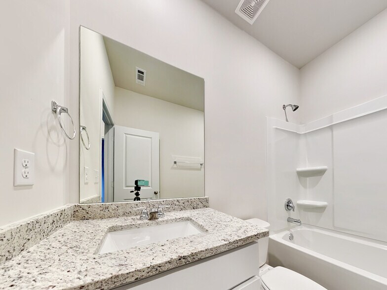 Building Photo - 332 Oliver Dr