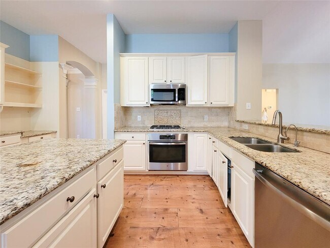 Building Photo - 3218 Vanity Dr