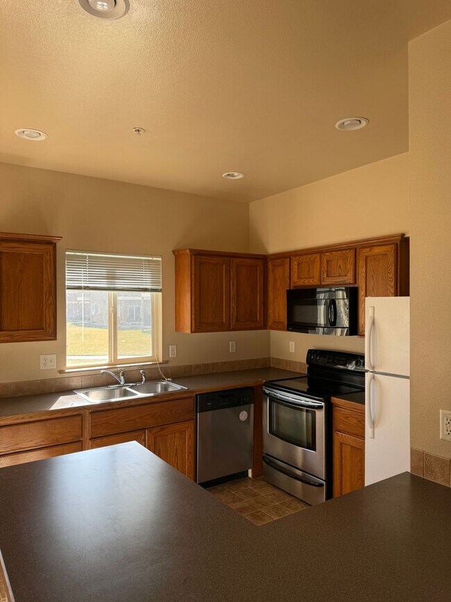 Building Photo - 3041 W Acarrera Ln