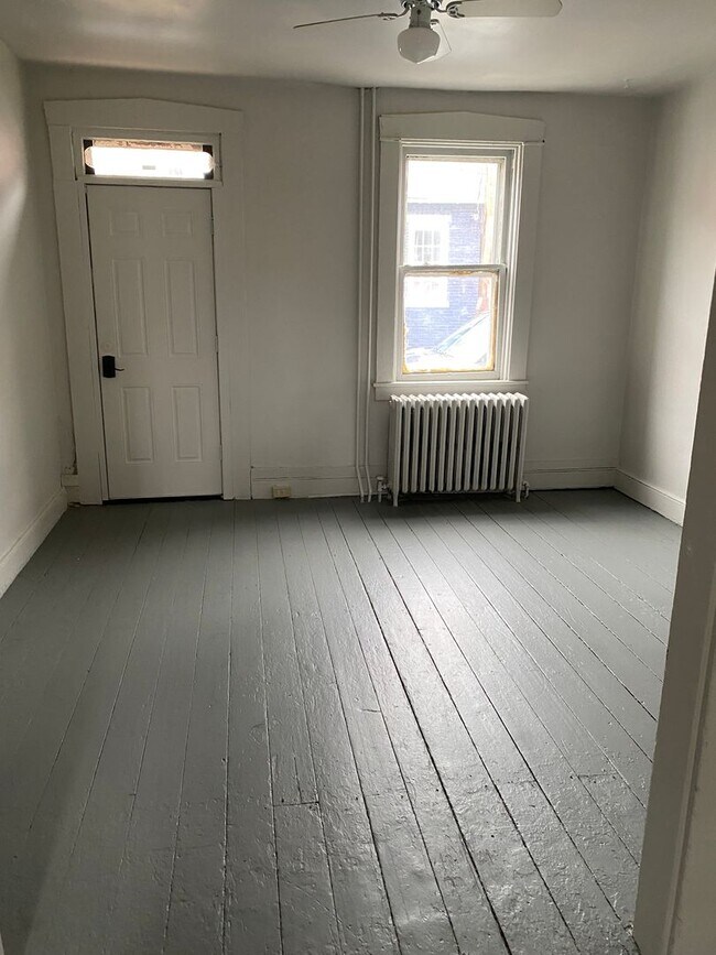 Building Photo - Lovely Three Bedroom House in Lancaster City