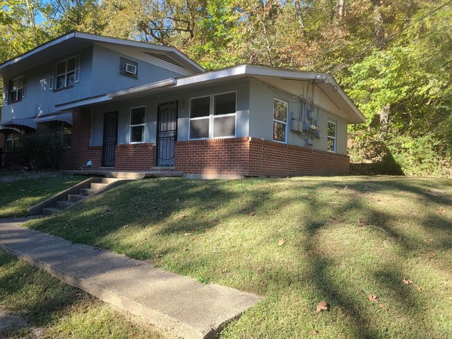 Building Photo - 2 Bedroom 1 Bathroom Apartment in Red Bank...