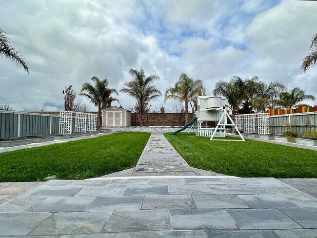 Building Photo - Home is occupied. DO NOT DISTURB TENANTS