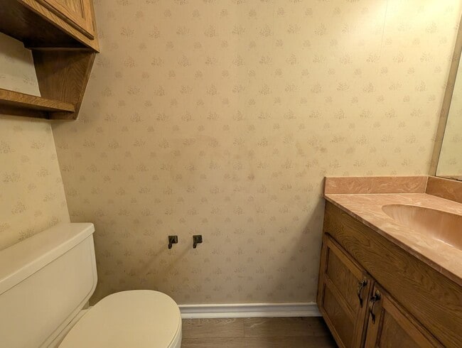 Building Photo - 2 Bedroom PG Townhome Now Available