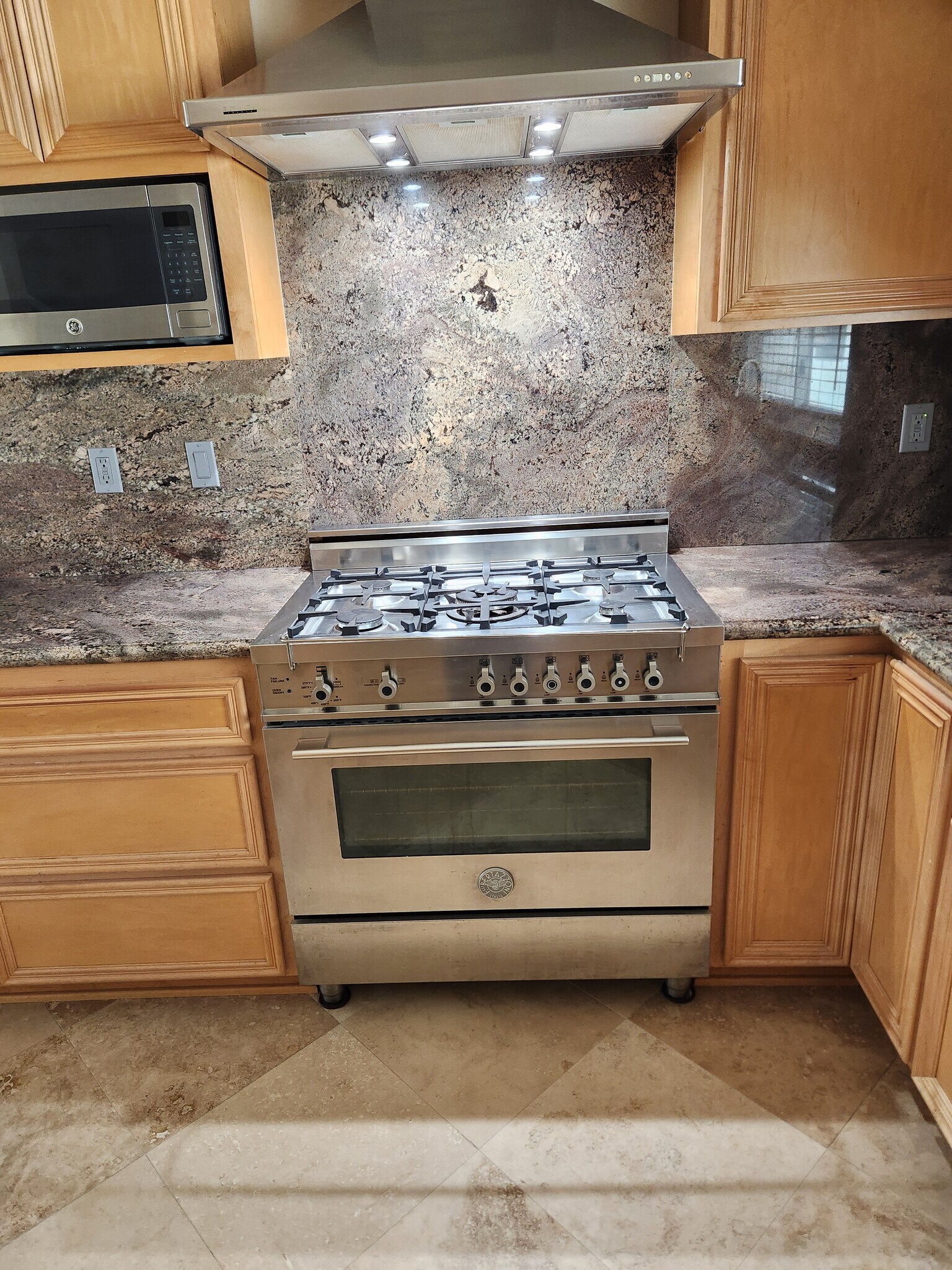 Building Photo - 4754 La Villa Marina