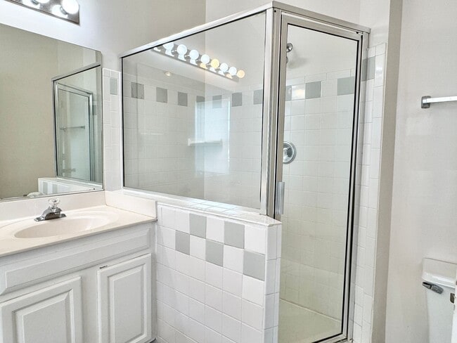 Building Photo - STAFFORD TOWNHOUSE - HANDY TO QUANTICO, SH...