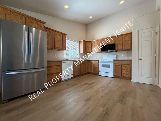 Building Photo - 309 NW Antler Loop