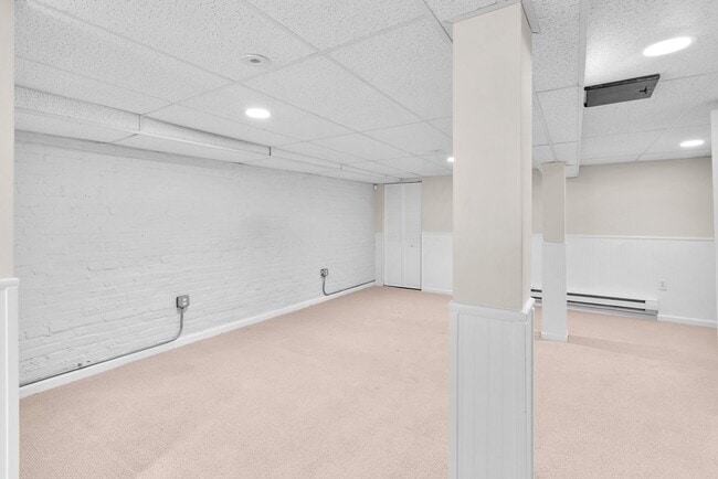 Building Photo - 3 Bed 2 Bath - Glover Park Row Home - Fini...