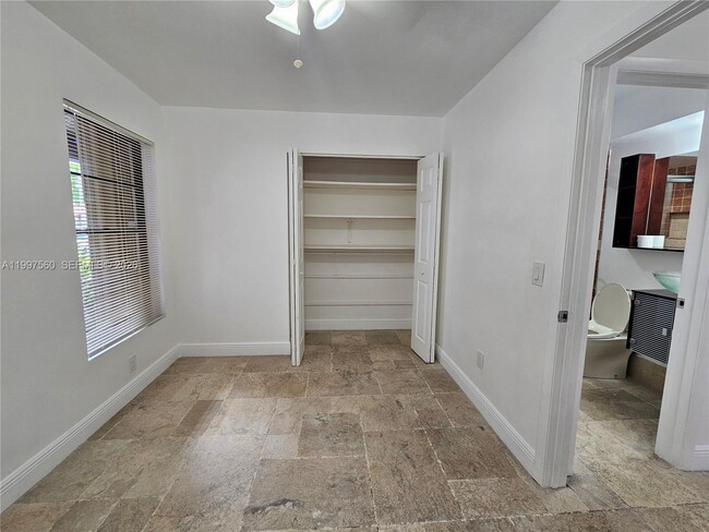 Building Photo - 15075 SW 49th Ln