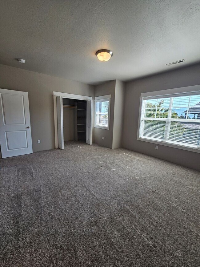 Building Photo - 3593 Juanipero Way