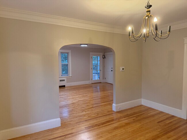 Building Photo - 53 Howland Terrace