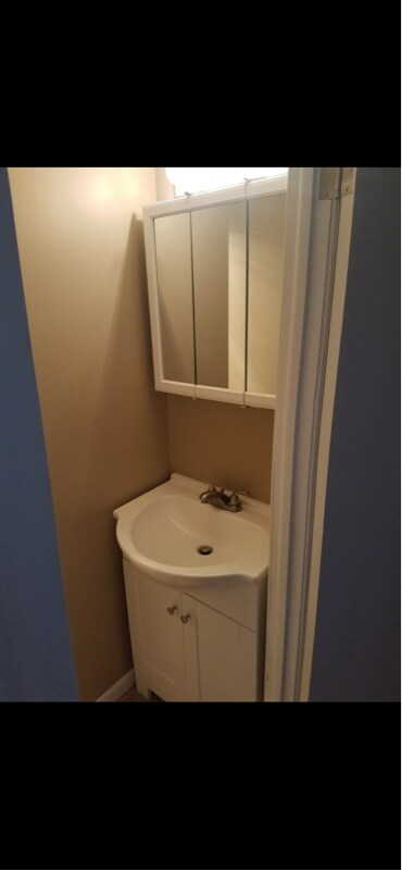 Building Photo - 605 George St