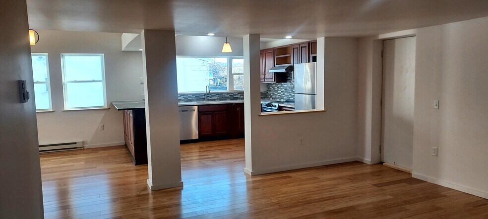 Building Photo - 321 N Fulton St