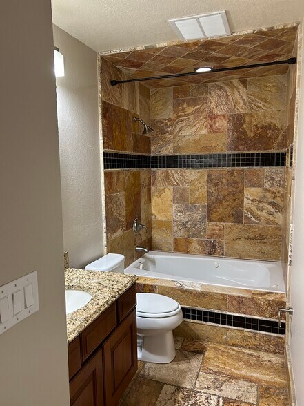Second bath - 873 Lake Marion Dr