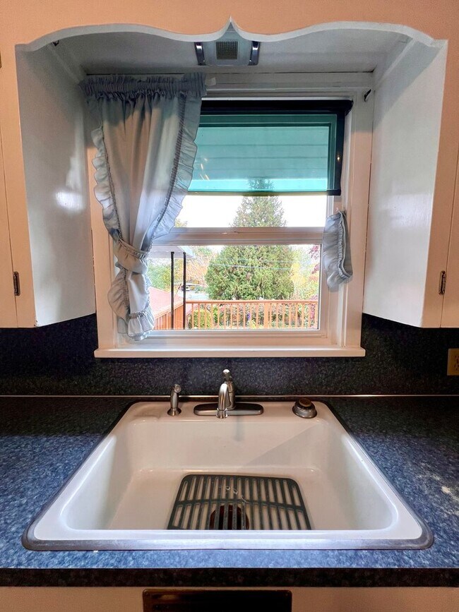 Building Photo - Non-Refundable & Security Deposit Total: $...