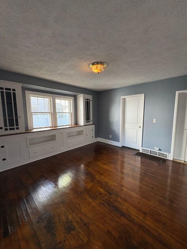 Building Photo - Four bedroom 2 full bath home for rent