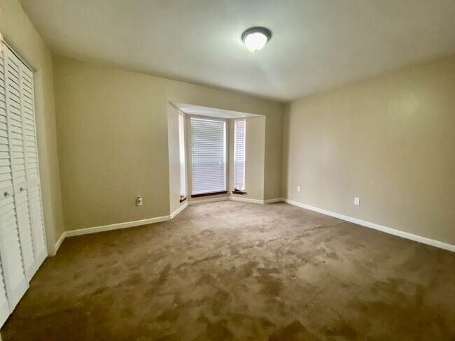 Building Photo - 2BR/2.5BA Townhome in Gated Community for Lease!