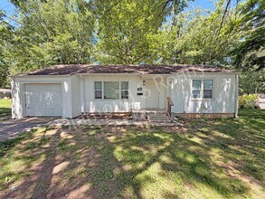 Building Photo - Charming and Clean 3 Bedroom Home - Nice/Quiet Neighborhood