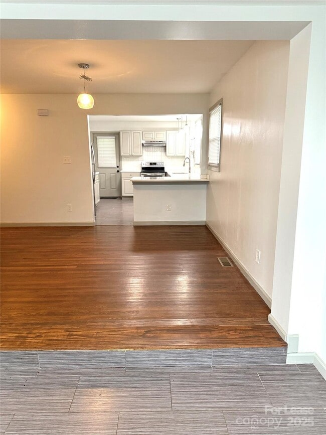 Building Photo - 3134 Parkway Ave