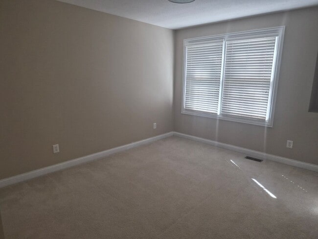 Building Photo - 6237 Muirloch Ct S