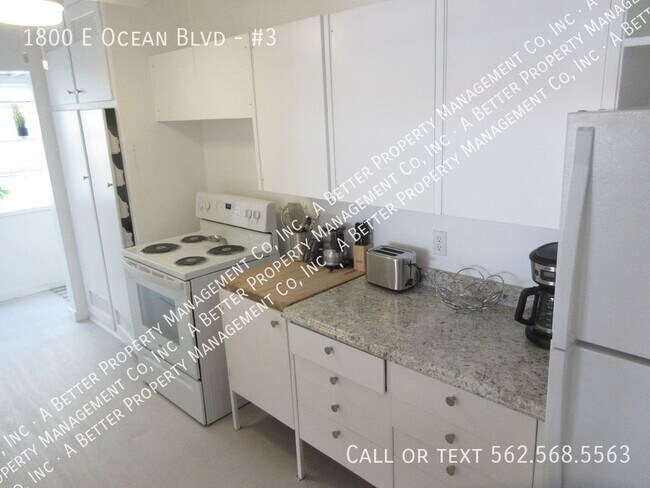 Building Photo - Historic FULLY FURNISHED Mid-Century Moder...