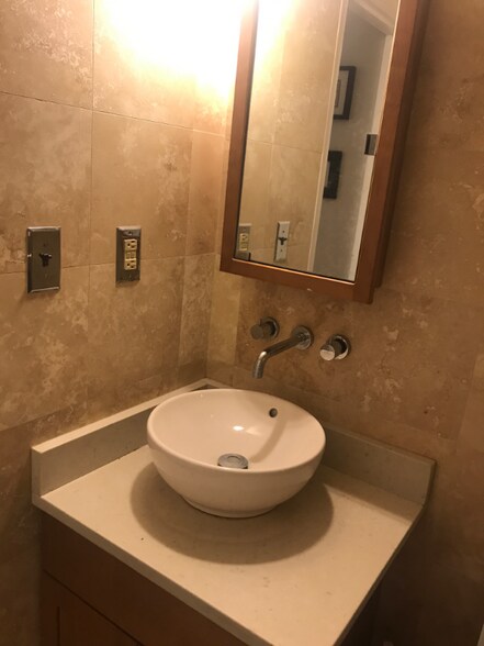 Building Photo - 1653 Park Rd NW